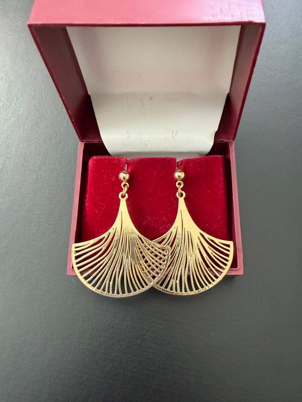 Gold Fan Filigree Drop Earrings
